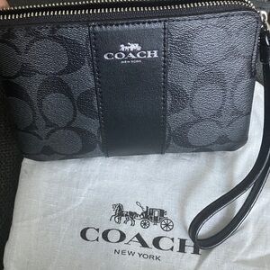 Coach small wristlet - classic black pattern